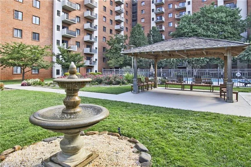 300 Johnson Ferry Road Ne Unit A604, Sandy Springs, Georgia 30328, 2 Bedrooms Bedrooms, ,2 BathroomsBathrooms,Residential,Sold,300 Johnson Ferry Road Ne Unit A604,6618286