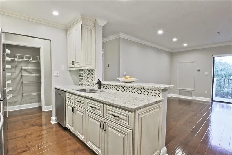 300 Johnson Ferry Road Ne Unit A604, Sandy Springs, Georgia 30328, 2 Bedrooms Bedrooms, ,2 BathroomsBathrooms,Residential,Sold,300 Johnson Ferry Road Ne Unit A604,6618286