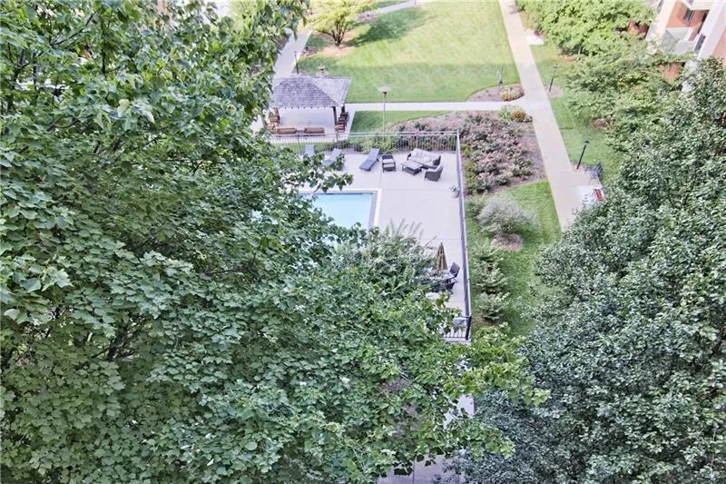 300 Johnson Ferry Road Ne Unit A604, Sandy Springs, Georgia 30328, 2 Bedrooms Bedrooms, ,2 BathroomsBathrooms,Residential,Sold,300 Johnson Ferry Road Ne Unit A604,6618286