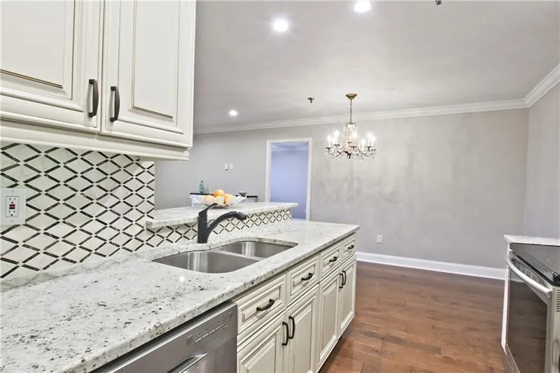 300 Johnson Ferry Road Ne Unit A604, Sandy Springs, Georgia 30328, 2 Bedrooms Bedrooms, ,2 BathroomsBathrooms,Residential,Sold,300 Johnson Ferry Road Ne Unit A604,6618286