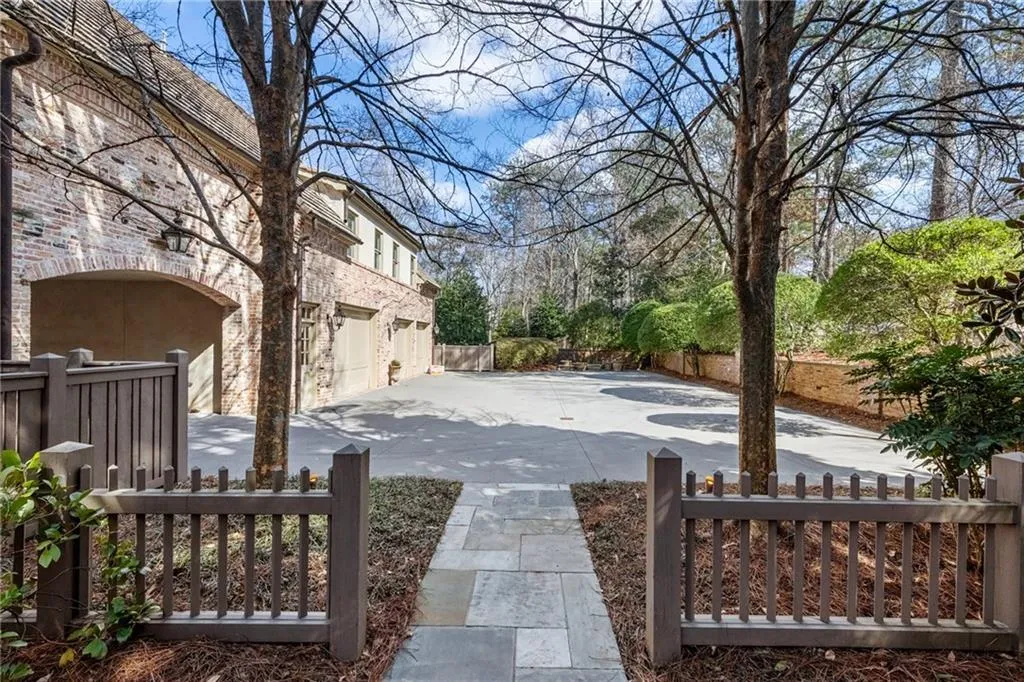 4380 Harris Trail Nw, Atlanta, Georgia 30327, 6 Bedrooms Bedrooms, 0 ,6 BathroomsBathrooms,Residential,For Sale,4380 Harris Trail Nw,7730118