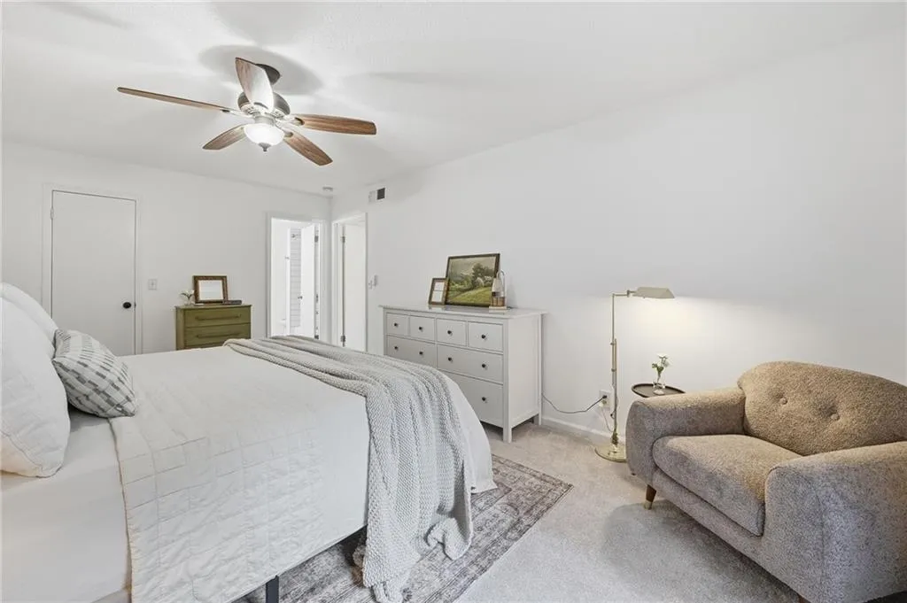 6851 Roswell Road Unit H29, Atlanta, Georgia 30328, 2 Bedrooms Bedrooms, ,2 BathroomsBathrooms,Residential,For Sale,6851 Roswell Road Unit H29,7674571