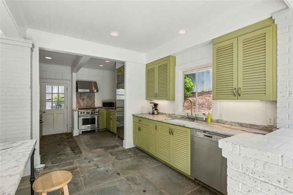 3086 Pine Valley Road, Atlanta, Georgia 30305, 4 Bedrooms Bedrooms, ,4 BathroomsBathrooms,Residential,For Sale,3086 Pine Valley Road,7648194