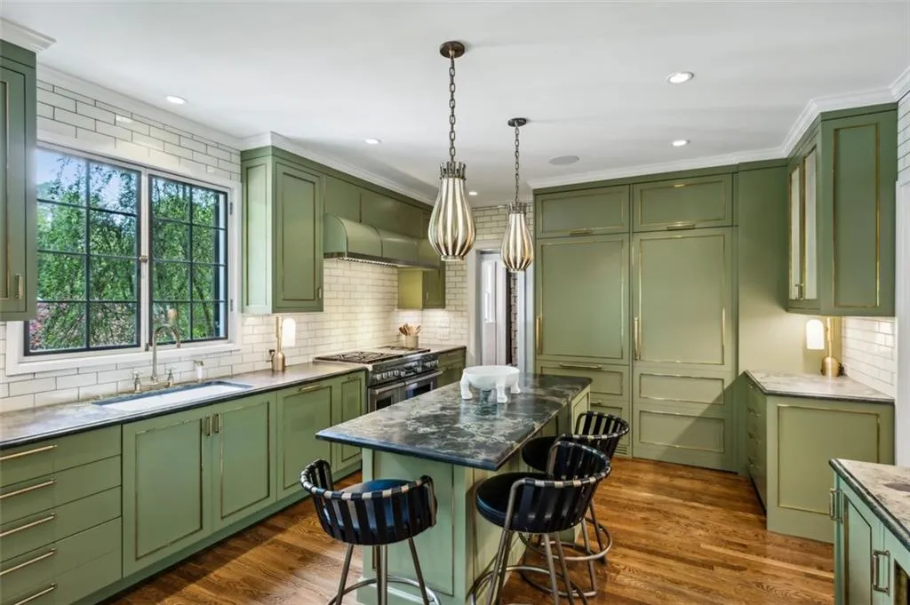 3086 Pine Valley Road, Atlanta, Georgia 30305, 4 Bedrooms Bedrooms, ,4 BathroomsBathrooms,Residential,For Sale,3086 Pine Valley Road,7648194