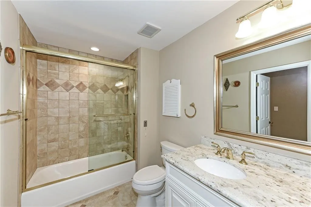 300 Johnson Ferry Road Ne Unit B514, Sandy Springs, Georgia 30328, 2 Bedrooms Bedrooms, ,2 BathroomsBathrooms,Residential,Sold,300 Johnson Ferry Road Ne Unit B514,6668799