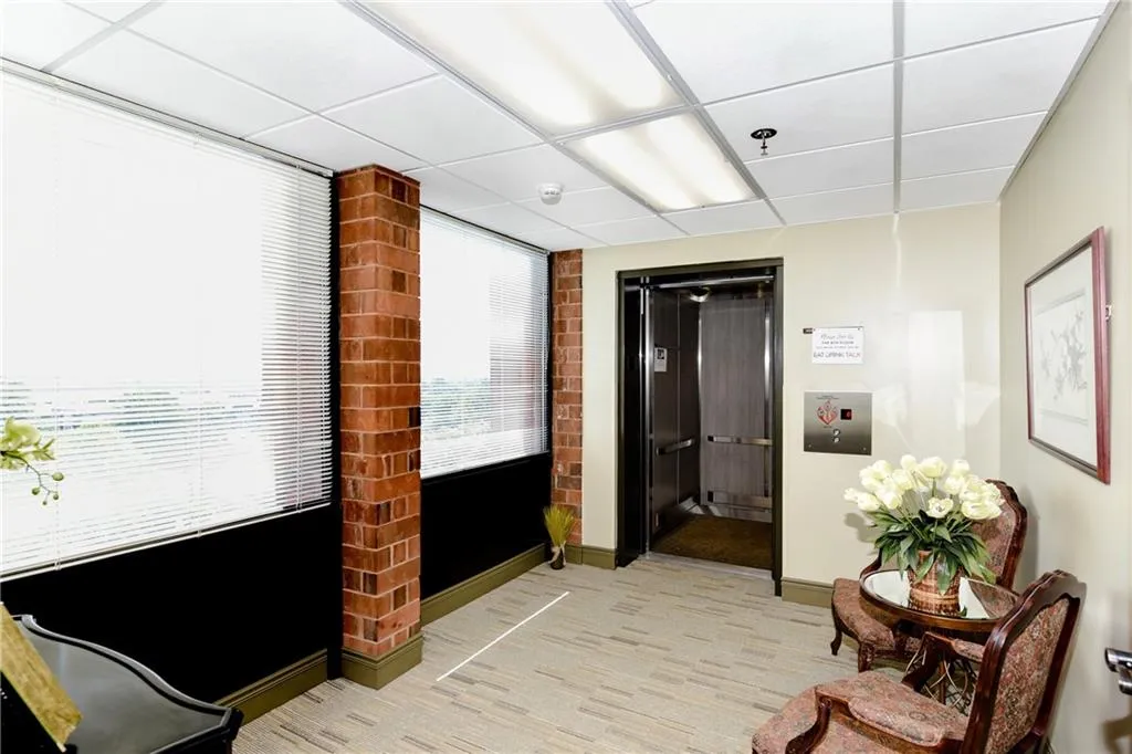 300 Johnson Ferry Road Ne Unit B514, Sandy Springs, Georgia 30328, 2 Bedrooms Bedrooms, ,2 BathroomsBathrooms,Residential,Sold,300 Johnson Ferry Road Ne Unit B514,6668799