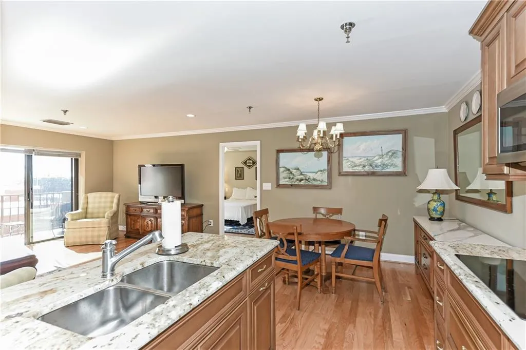 300 Johnson Ferry Road Ne Unit B514, Sandy Springs, Georgia 30328, 2 Bedrooms Bedrooms, ,2 BathroomsBathrooms,Residential,Sold,300 Johnson Ferry Road Ne Unit B514,6668799