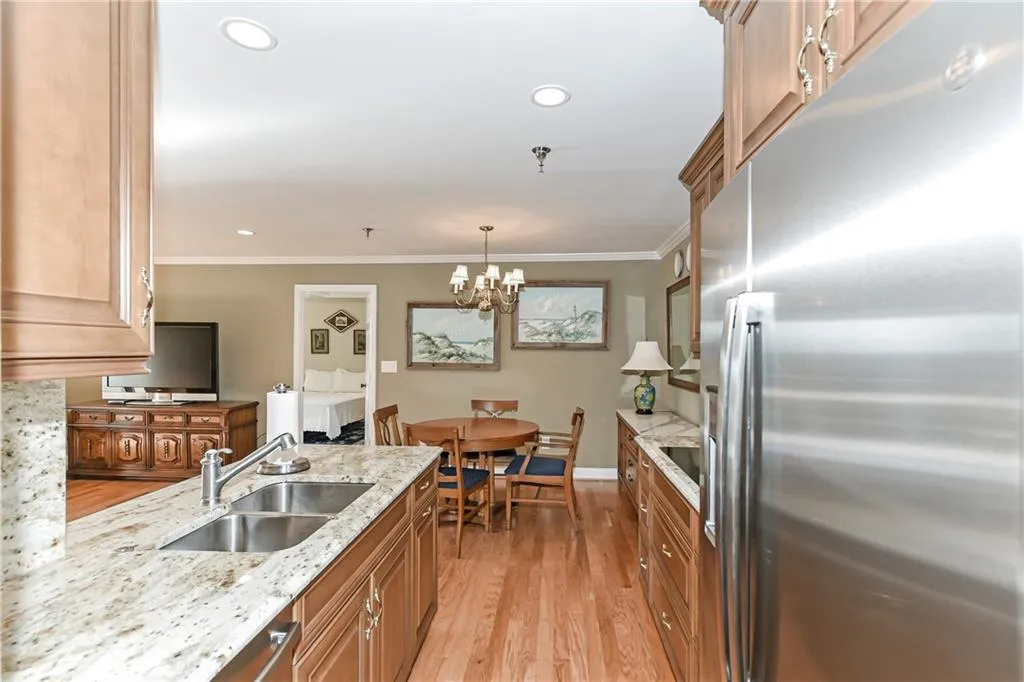 300 Johnson Ferry Road Ne Unit B514, Sandy Springs, Georgia 30328, 2 Bedrooms Bedrooms, ,2 BathroomsBathrooms,Residential,Sold,300 Johnson Ferry Road Ne Unit B514,6668799