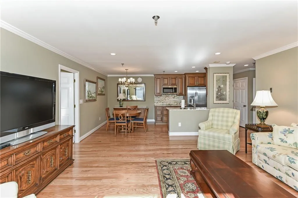 300 Johnson Ferry Road Ne Unit B514, Sandy Springs, Georgia 30328, 2 Bedrooms Bedrooms, ,2 BathroomsBathrooms,Residential,Sold,300 Johnson Ferry Road Ne Unit B514,6668799