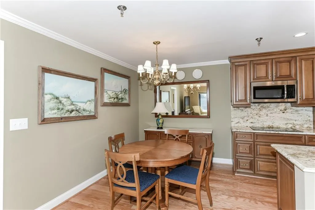 300 Johnson Ferry Road Ne Unit B514, Sandy Springs, Georgia 30328, 2 Bedrooms Bedrooms, ,2 BathroomsBathrooms,Residential,Sold,300 Johnson Ferry Road Ne Unit B514,6668799