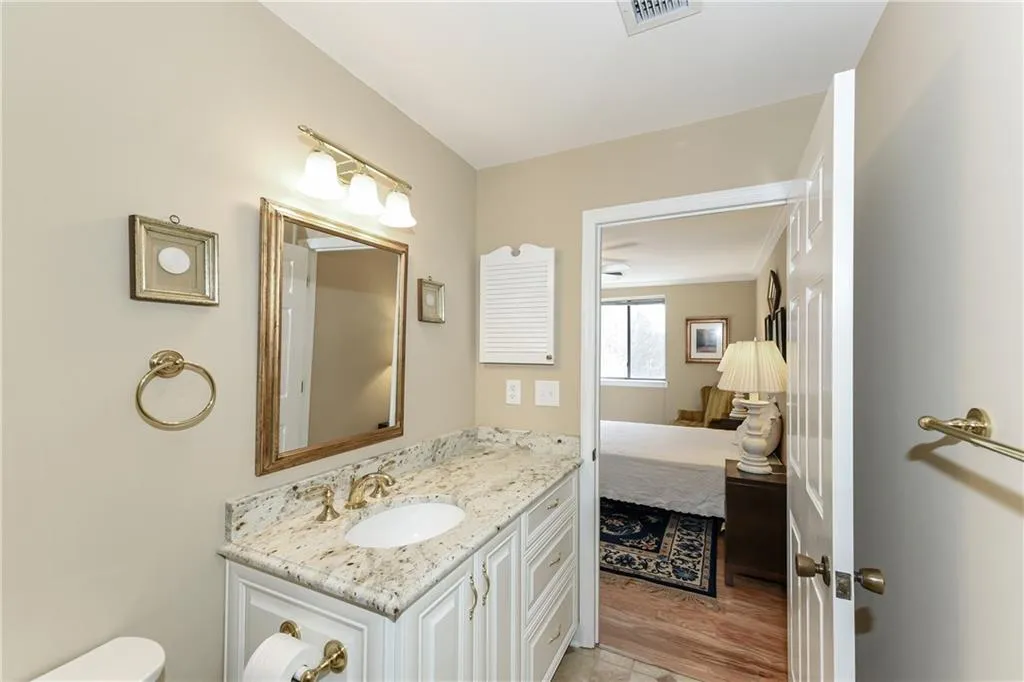 300 Johnson Ferry Road Ne Unit B514, Sandy Springs, Georgia 30328, 2 Bedrooms Bedrooms, ,2 BathroomsBathrooms,Residential,Sold,300 Johnson Ferry Road Ne Unit B514,6668799