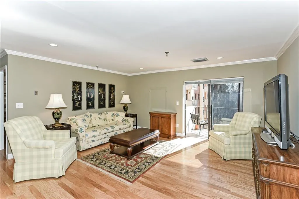 300 Johnson Ferry Road Ne Unit B514, Sandy Springs, Georgia 30328, 2 Bedrooms Bedrooms, ,2 BathroomsBathrooms,Residential,Sold,300 Johnson Ferry Road Ne Unit B514,6668799