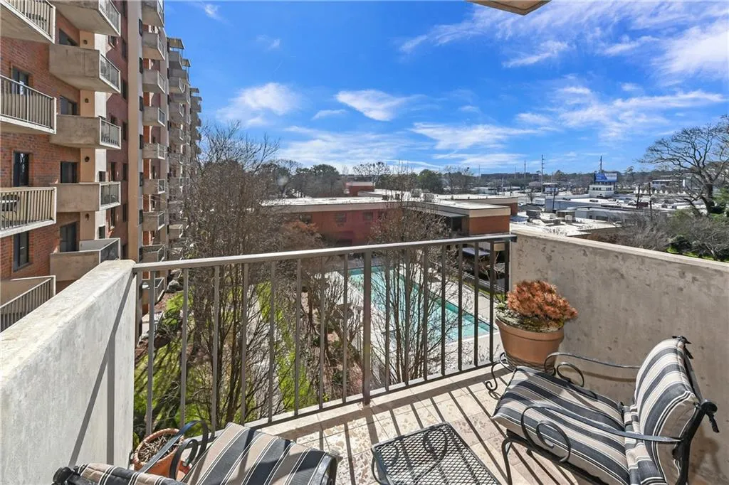 300 Johnson Ferry Road Ne Unit B514, Sandy Springs, Georgia 30328, 2 Bedrooms Bedrooms, ,2 BathroomsBathrooms,Residential,Sold,300 Johnson Ferry Road Ne Unit B514,6668799