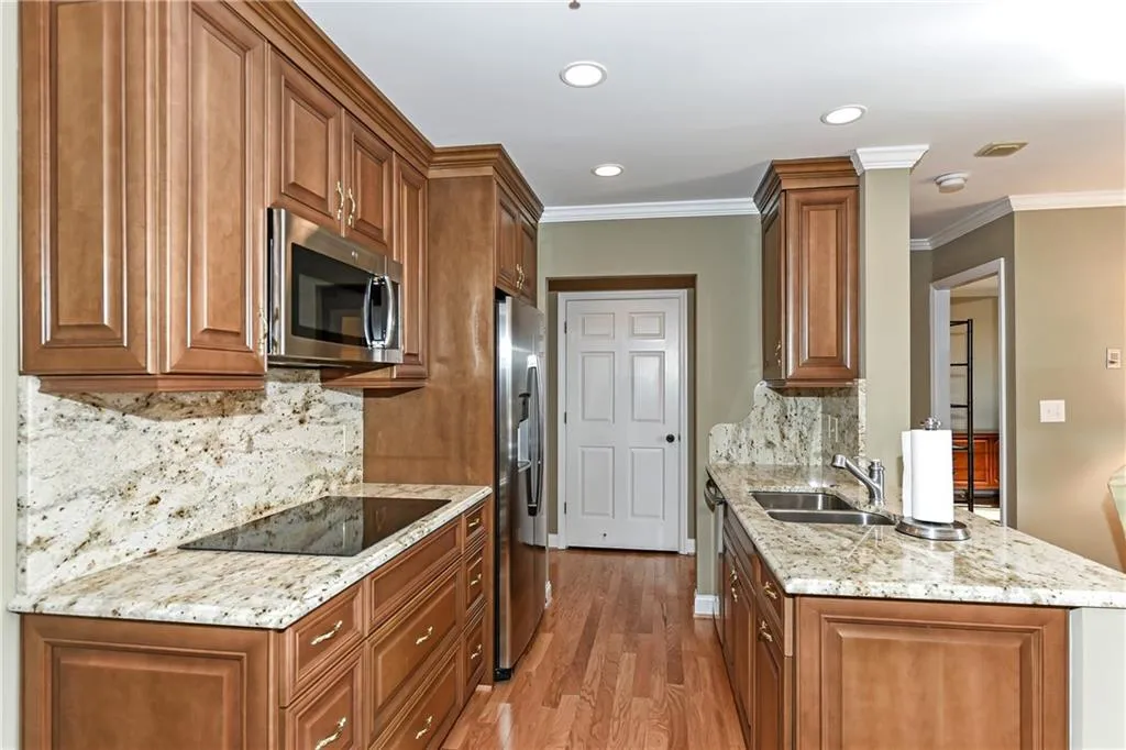 300 Johnson Ferry Road Ne Unit B514, Sandy Springs, Georgia 30328, 2 Bedrooms Bedrooms, ,2 BathroomsBathrooms,Residential,Sold,300 Johnson Ferry Road Ne Unit B514,6668799