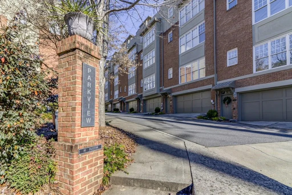 1380 Parkview Lane Ne, Atlanta, Georgia 30324, 3 Bedrooms Bedrooms, ,2 BathroomsBathrooms,Residential,Sold,1380 Parkview Lane Ne,5943061