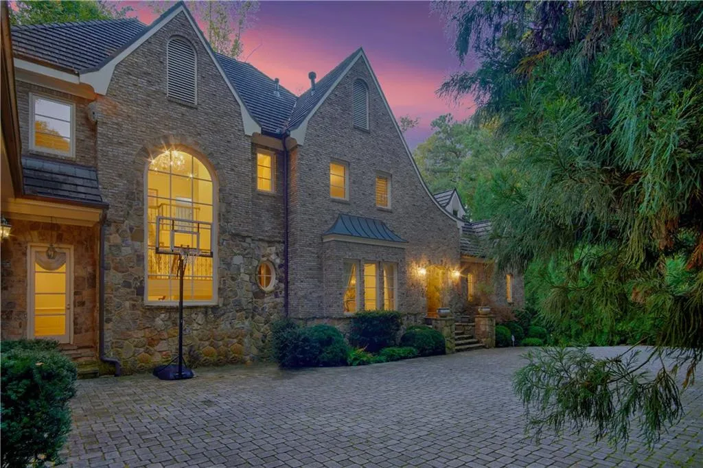 5151 Long Island Drive Nw, Atlanta, Georgia 30327, 5 Bedrooms Bedrooms, ,5 BathroomsBathrooms,Residential,Sold,5151 Long Island Drive Nw,6803747