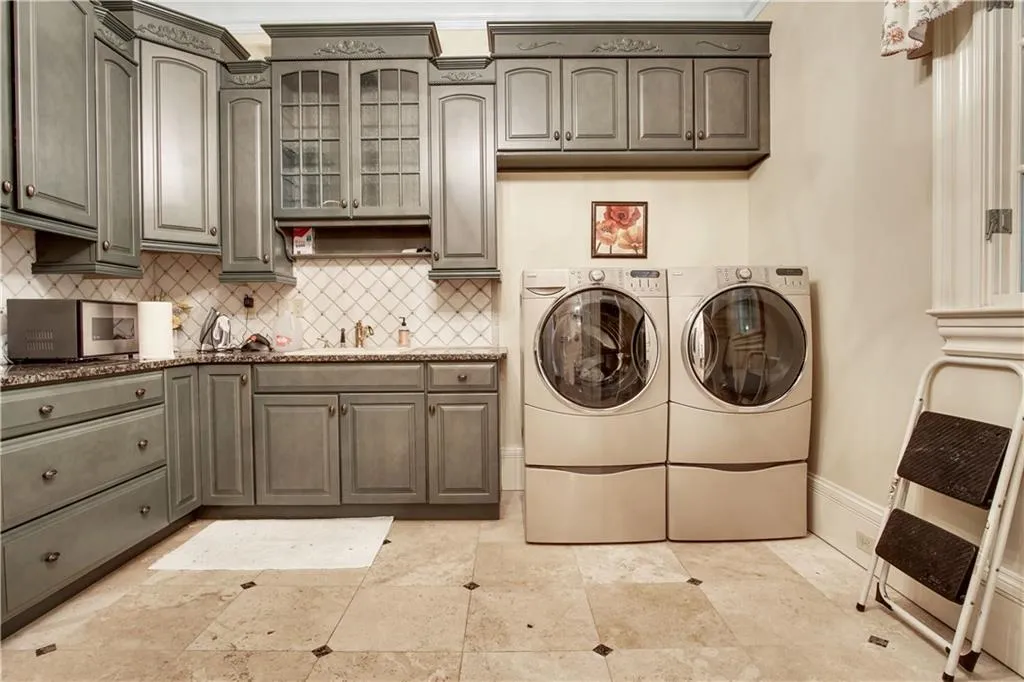 5151 Long Island Drive Nw, Atlanta, Georgia 30327, 5 Bedrooms Bedrooms, ,5 BathroomsBathrooms,Residential,Sold,5151 Long Island Drive Nw,6803747