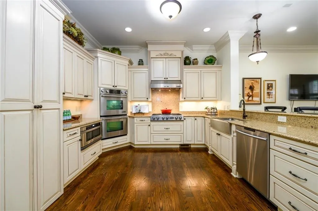 5332 Greenland Road Unit 102, Sandy Springs, Georgia 30342, 4 Bedrooms Bedrooms, ,4 BathroomsBathrooms,Residential,Sold,5332 Greenland Road Unit 102,7193665