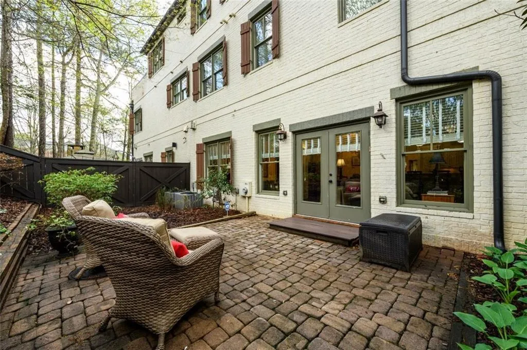 5332 Greenland Road Unit 102, Sandy Springs, Georgia 30342, 4 Bedrooms Bedrooms, ,4 BathroomsBathrooms,Residential,Sold,5332 Greenland Road Unit 102,7193665