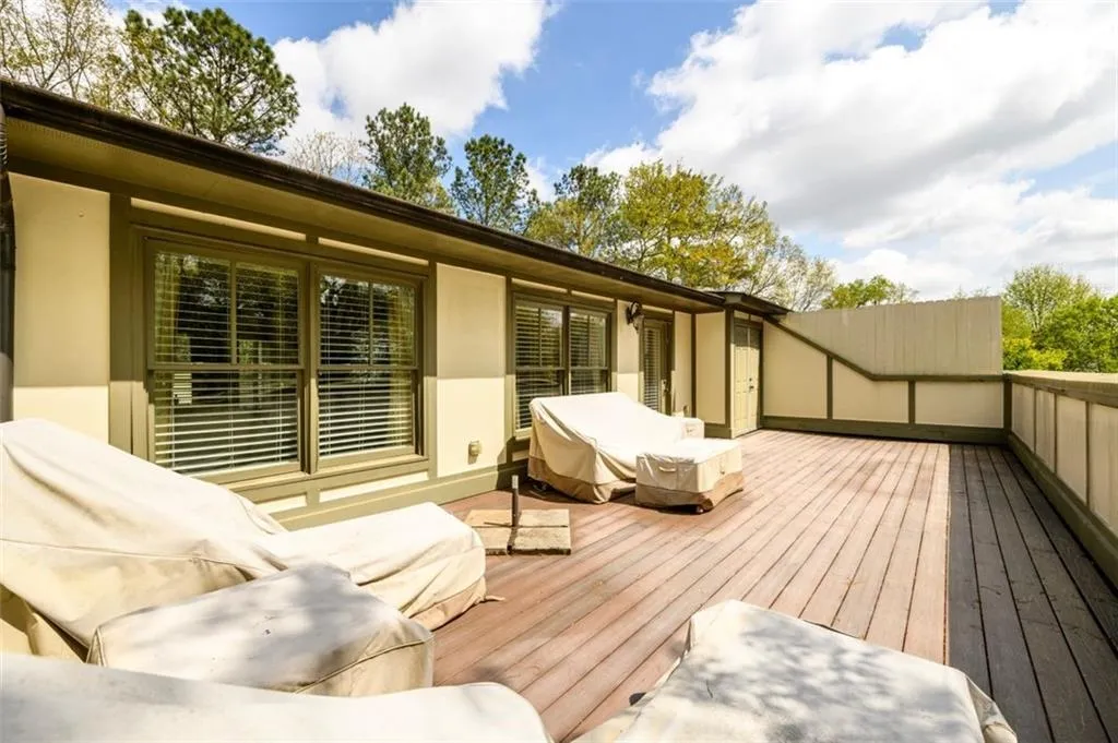 5332 Greenland Road Unit 102, Sandy Springs, Georgia 30342, 4 Bedrooms Bedrooms, ,4 BathroomsBathrooms,Residential,Sold,5332 Greenland Road Unit 102,7193665