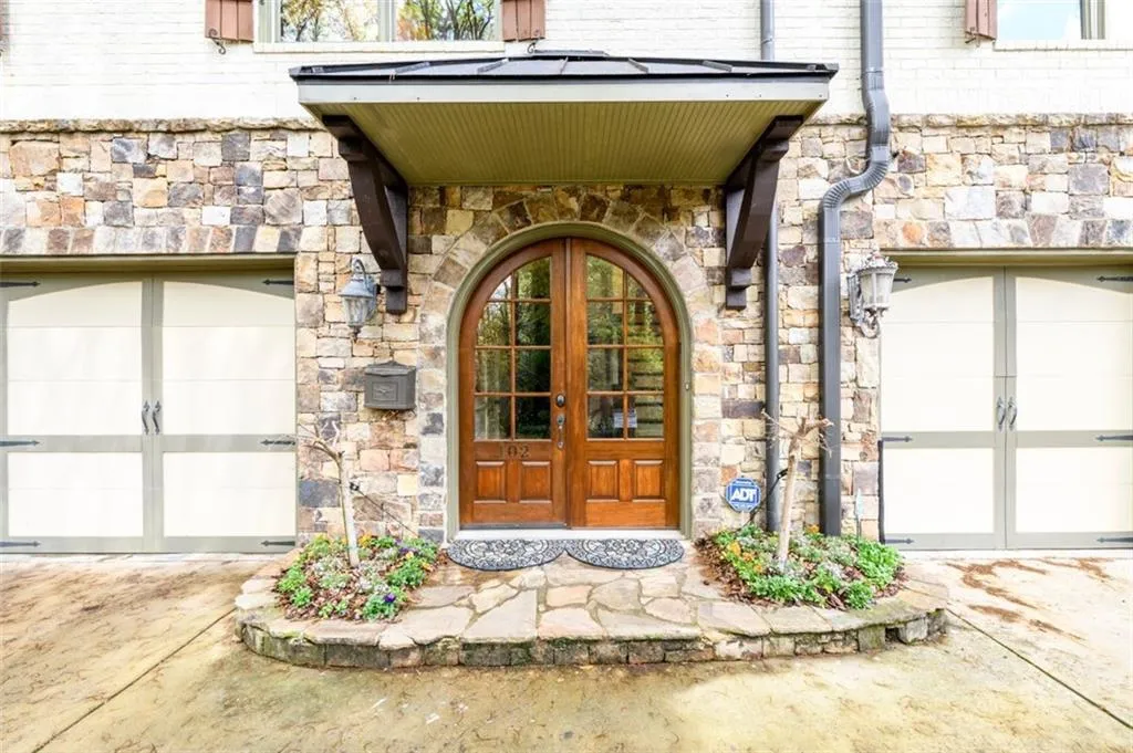 5332 Greenland Road Unit 102, Sandy Springs, Georgia 30342, 4 Bedrooms Bedrooms, ,4 BathroomsBathrooms,Residential,Sold,5332 Greenland Road Unit 102,7193665