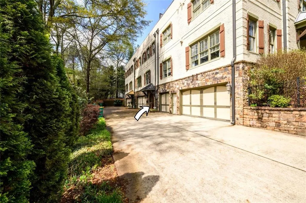 5332 Greenland Road Unit 102, Sandy Springs, Georgia 30342, 4 Bedrooms Bedrooms, ,4 BathroomsBathrooms,Residential,Sold,5332 Greenland Road Unit 102,7193665
