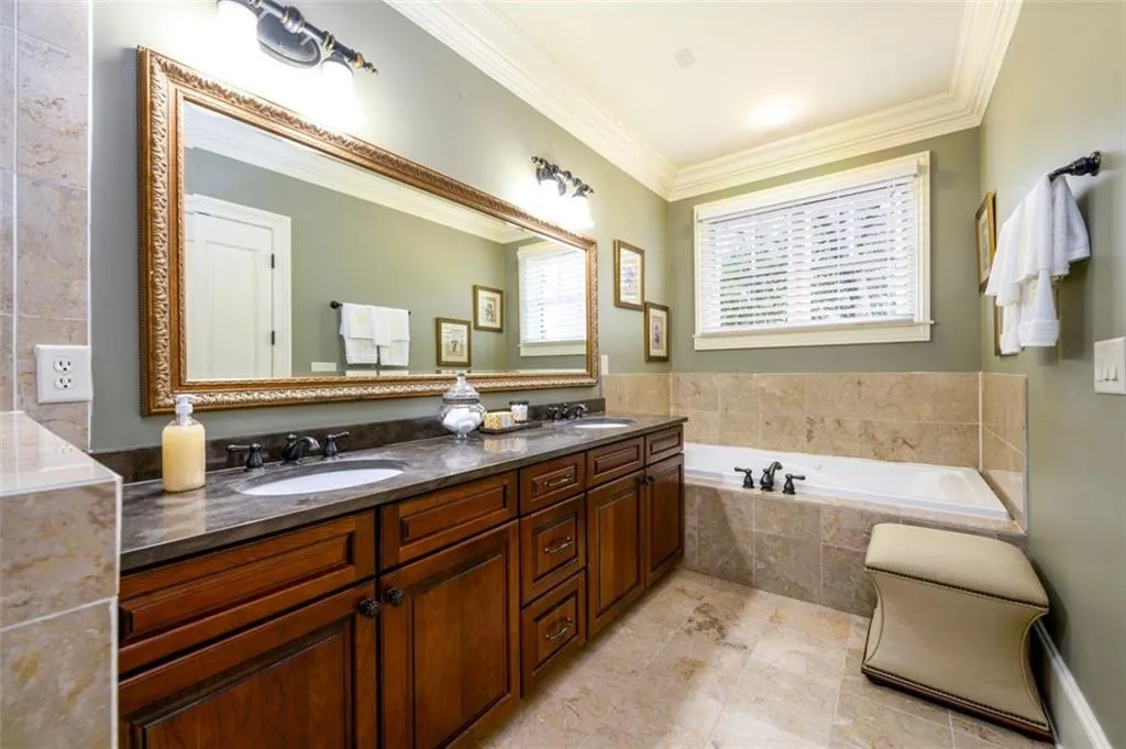 5332 Greenland Road Unit 102, Sandy Springs, Georgia 30342, 4 Bedrooms Bedrooms, ,4 BathroomsBathrooms,Residential,Sold,5332 Greenland Road Unit 102,7193665