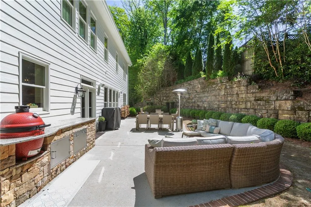 4605 Peachtree Dunwoody Road, Sandy Springs, Georgia 30342, 5 Bedrooms Bedrooms, ,4 BathroomsBathrooms,Residential,Sold,4605 Peachtree Dunwoody Road,7202941