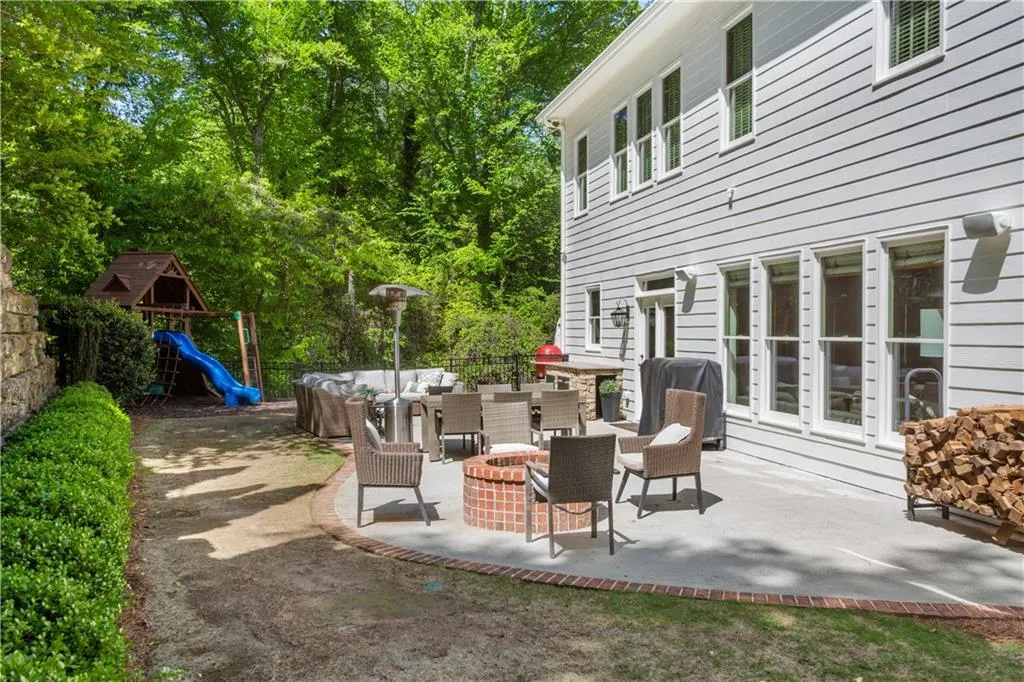 4605 Peachtree Dunwoody Road, Sandy Springs, Georgia 30342, 5 Bedrooms Bedrooms, ,4 BathroomsBathrooms,Residential,Sold,4605 Peachtree Dunwoody Road,7202941