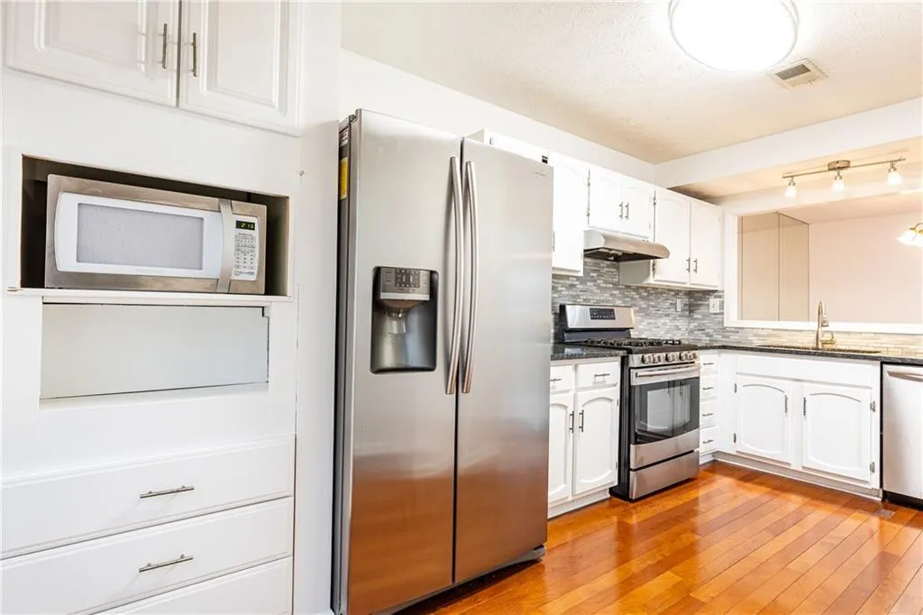 2901 Lenox Way Ne Unit 902, Atlanta, Georgia 30324, 2 Bedrooms Bedrooms, ,1 BathroomBathrooms,Residential,For Sale,2901 Lenox Way Ne Unit 902,7644012