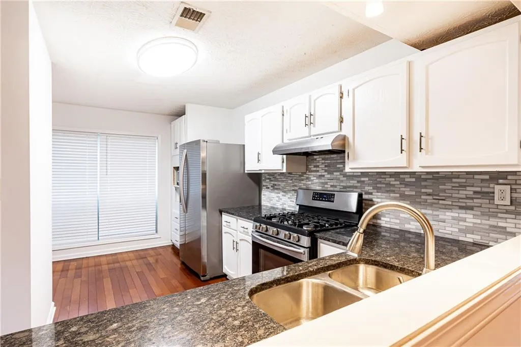 2901 Lenox Way Ne Unit 902, Atlanta, Georgia 30324, 2 Bedrooms Bedrooms, ,1 BathroomBathrooms,Residential,For Sale,2901 Lenox Way Ne Unit 902,7644012
