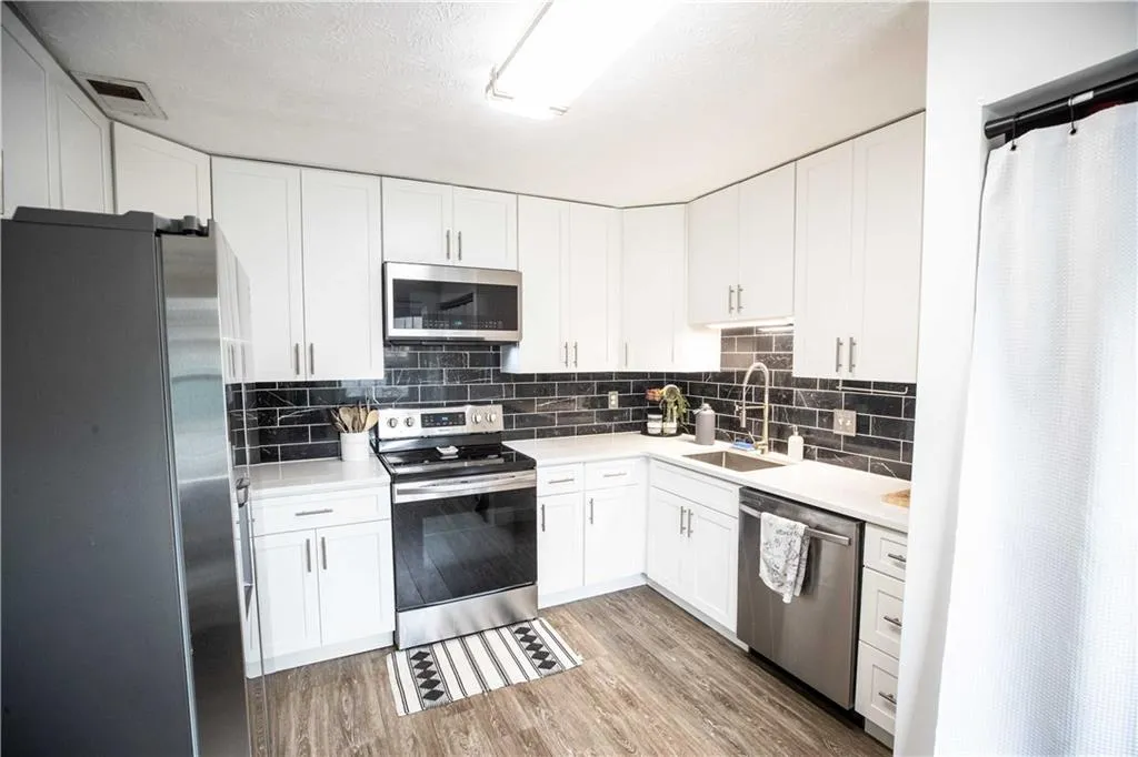 290 Winding River Drive Unit F, Sandy Springs, Georgia 30350, 3 Bedrooms Bedrooms, ,2 BathroomsBathrooms,Residential,Sold,290 Winding River Drive Unit F,7236875 290 Winding River Drive Unit F, Sandy Springs, Georgia 30350, 3 Bedrooms Bedrooms, ,2 BathroomsBathrooms,Residential,Sold,290 Winding River Drive Unit F,7236875