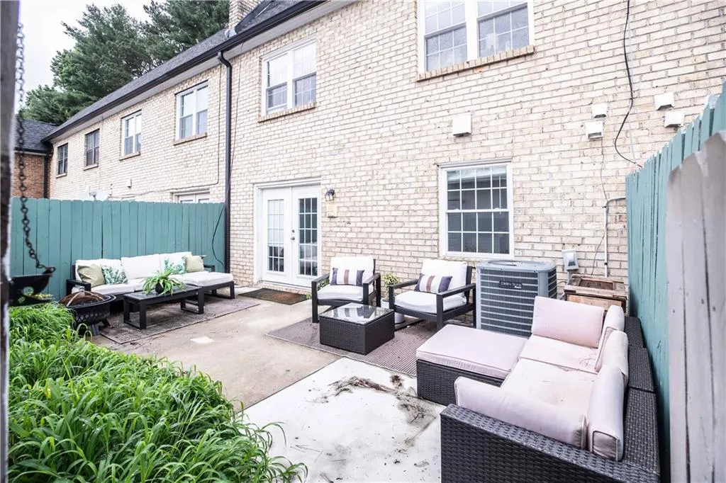 290 Winding River Drive Unit F, Sandy Springs, Georgia 30350, 3 Bedrooms Bedrooms, ,2 BathroomsBathrooms,Residential,Sold,290 Winding River Drive Unit F,7236875 290 Winding River Drive Unit F, Sandy Springs, Georgia 30350, 3 Bedrooms Bedrooms, ,2 BathroomsBathrooms,Residential,Sold,290 Winding River Drive Unit F,7236875