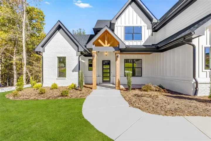121 Forest Berry Court, Newnan, Georgia 30265