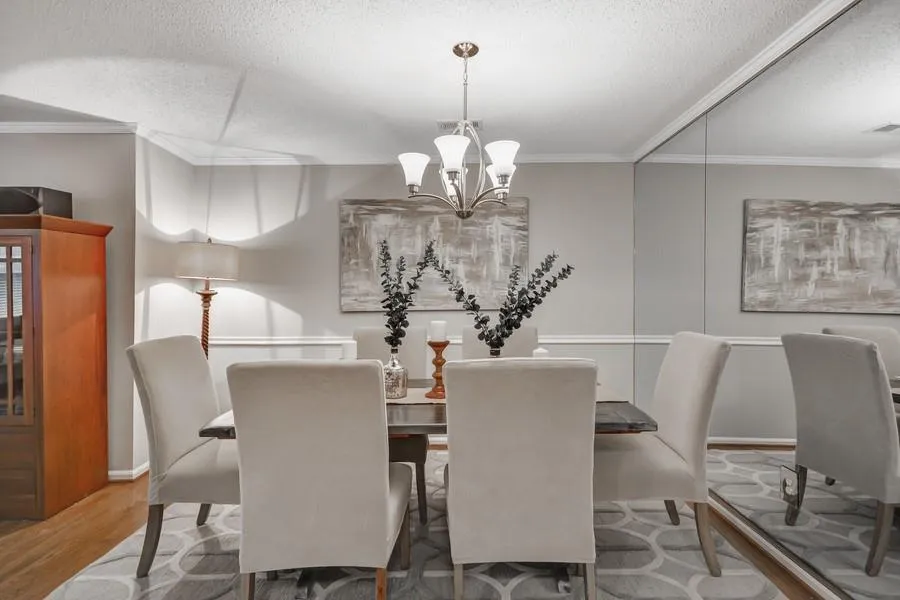 402 Bainbridge Drive, Sandy Springs, Georgia 30327, 2 Bedrooms Bedrooms, ,2 BathroomsBathrooms,Residential,Sold,402 Bainbridge Drive,6638934