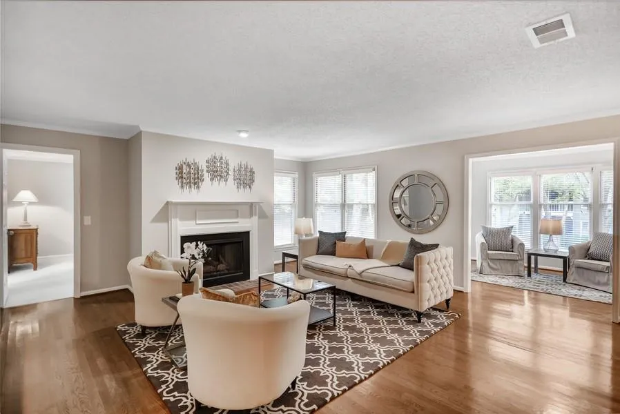 402 Bainbridge Drive, Sandy Springs, Georgia 30327, 2 Bedrooms Bedrooms, ,2 BathroomsBathrooms,Residential,Sold,402 Bainbridge Drive,6638934