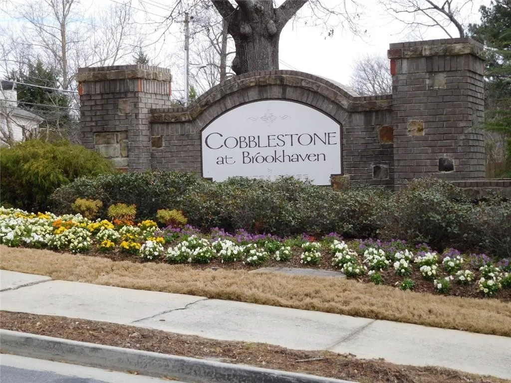 1940 Cobblestone Circle Ne Unit 1940, Brookhaven, Georgia 30319, 3 Bedrooms Bedrooms, ,3 BathroomsBathrooms,Residential,Sold,1940 Cobblestone Circle Ne Unit 1940,5798603