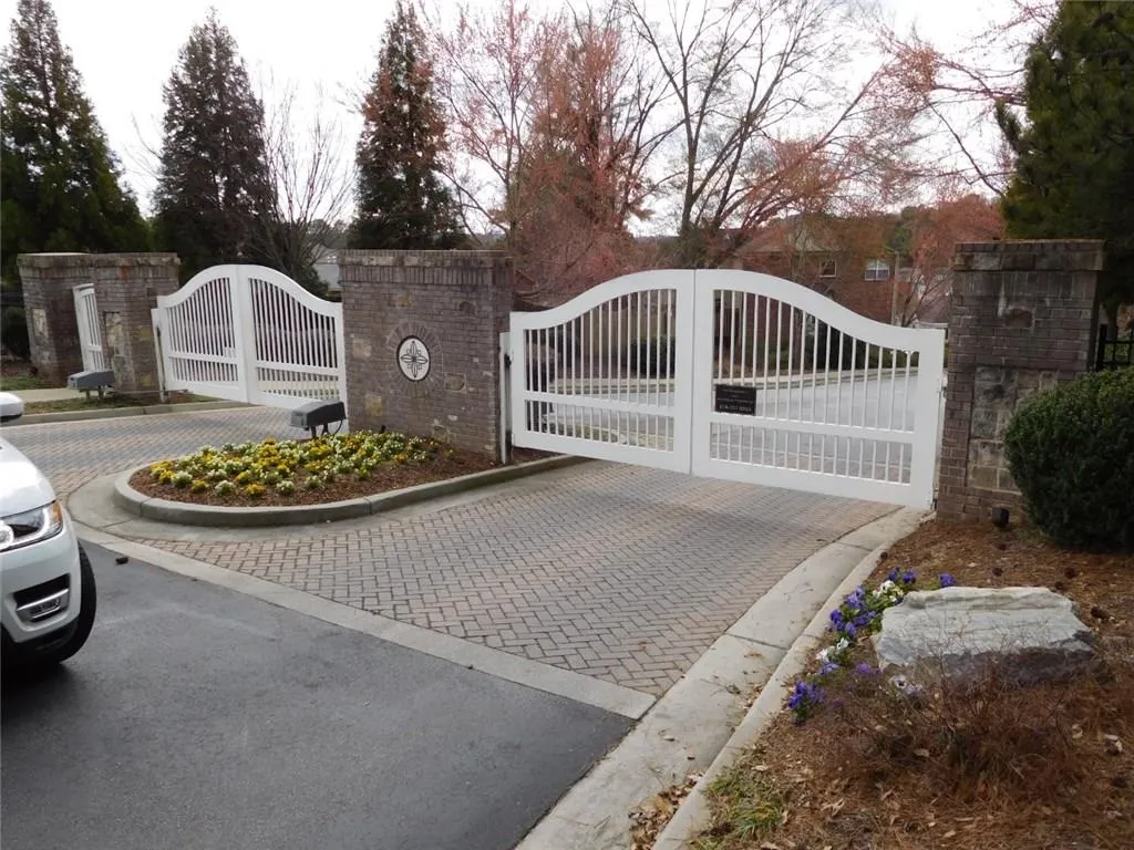 1940 Cobblestone Circle Ne Unit 1940, Brookhaven, Georgia 30319, 3 Bedrooms Bedrooms, ,3 BathroomsBathrooms,Residential,Sold,1940 Cobblestone Circle Ne Unit 1940,5798603