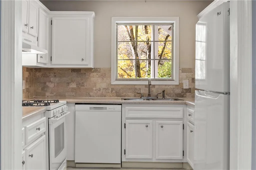 707 Gettysburg Place, Atlanta, Georgia 30350, 2 Bedrooms Bedrooms, ,1 BathroomBathrooms,Residential,For Sale,707 Gettysburg Place,7675420