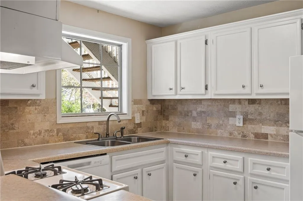 707 Gettysburg Place, Atlanta, Georgia 30350, 2 Bedrooms Bedrooms, ,1 BathroomBathrooms,Residential,For Sale,707 Gettysburg Place,7675420