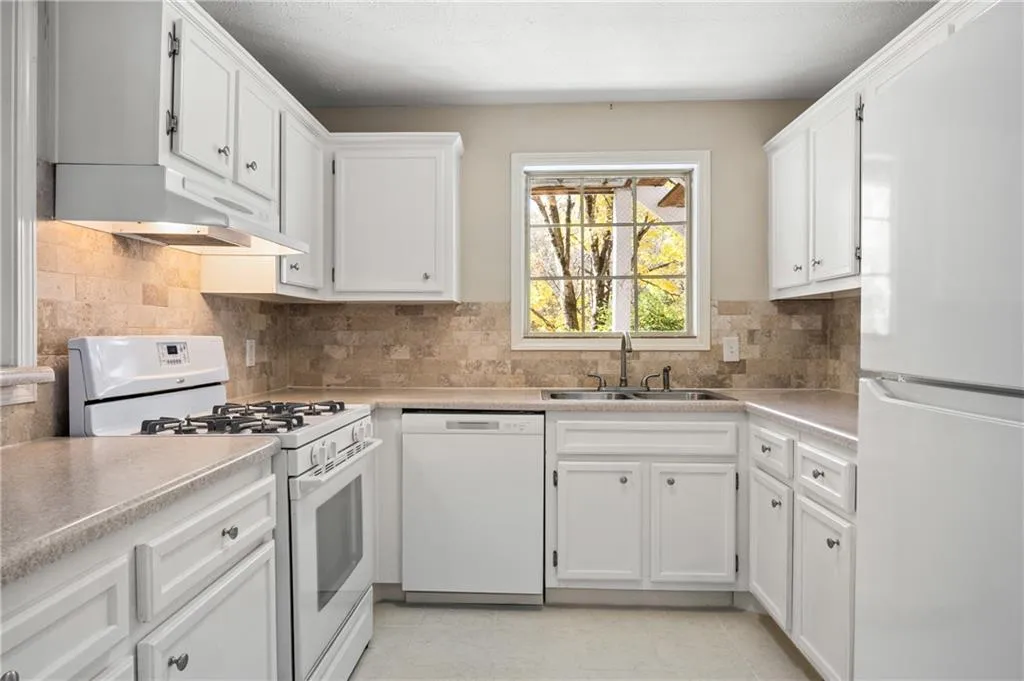 707 Gettysburg Place, Atlanta, Georgia 30350, 2 Bedrooms Bedrooms, ,1 BathroomBathrooms,Residential,For Sale,707 Gettysburg Place,7675420