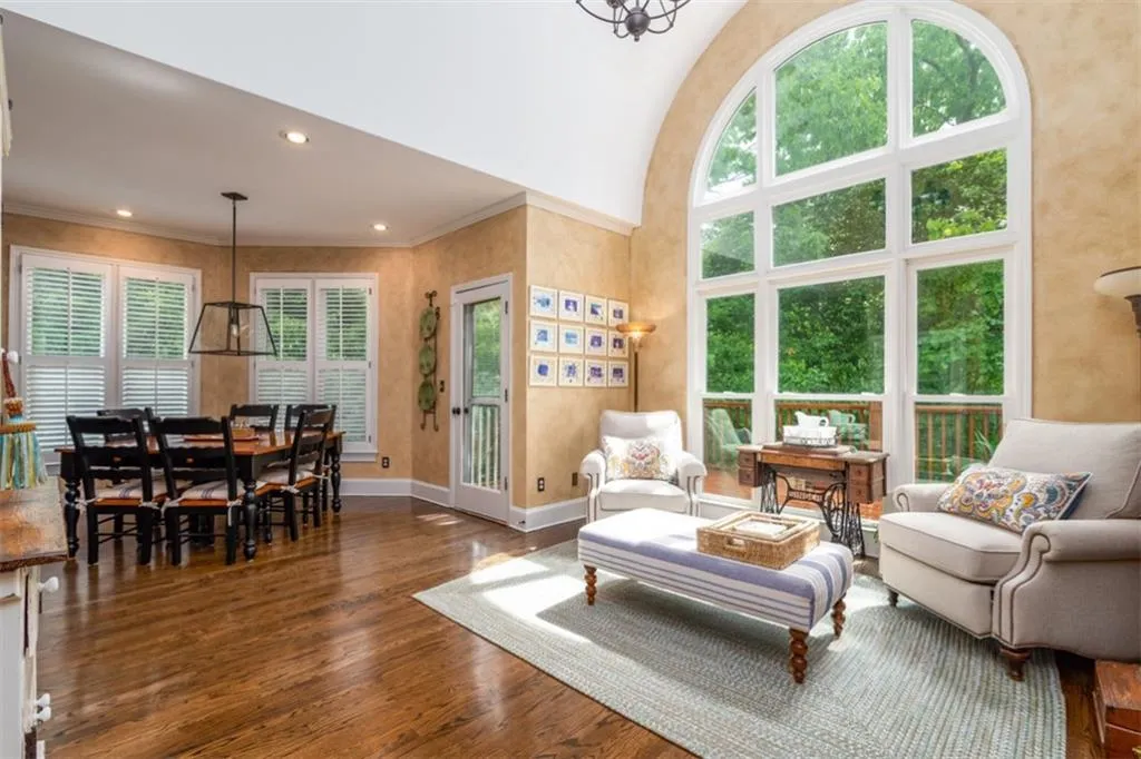 635 Eaton Place, Sandy Springs, Georgia 30350, 5 Bedrooms Bedrooms, ,4 BathroomsBathrooms,Residential,Sold,635 Eaton Place,6875654