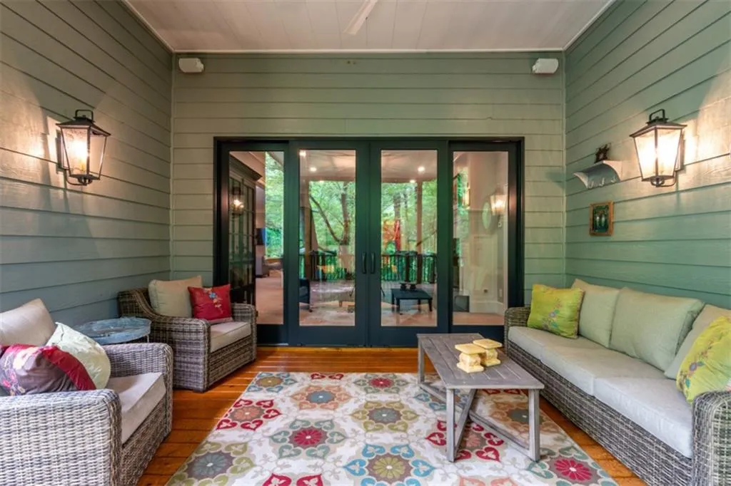 635 Eaton Place, Sandy Springs, Georgia 30350, 5 Bedrooms Bedrooms, ,4 BathroomsBathrooms,Residential,Sold,635 Eaton Place,6875654