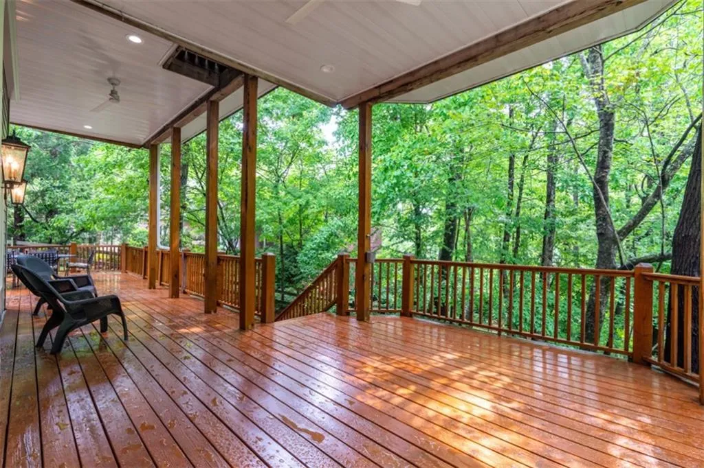 635 Eaton Place, Sandy Springs, Georgia 30350, 5 Bedrooms Bedrooms, ,4 BathroomsBathrooms,Residential,Sold,635 Eaton Place,6875654