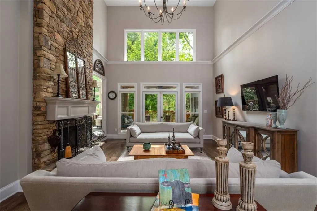 635 Eaton Place, Sandy Springs, Georgia 30350, 5 Bedrooms Bedrooms, ,4 BathroomsBathrooms,Residential,Sold,635 Eaton Place,6875654