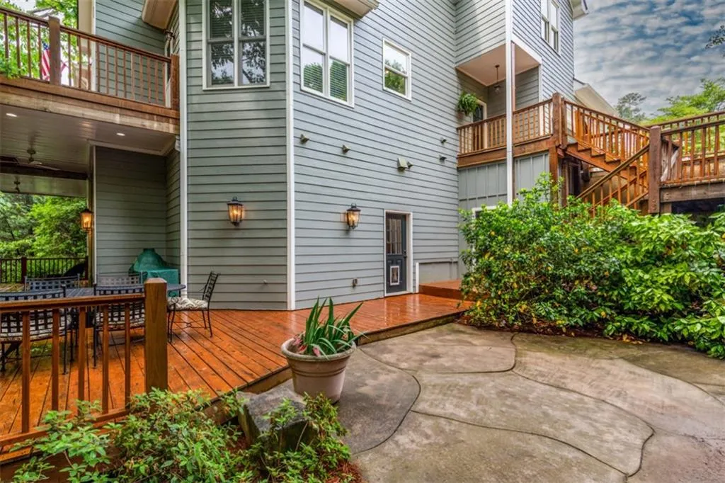 635 Eaton Place, Sandy Springs, Georgia 30350, 5 Bedrooms Bedrooms, ,4 BathroomsBathrooms,Residential,Sold,635 Eaton Place,6875654