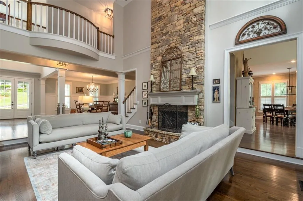 635 Eaton Place, Sandy Springs, Georgia 30350, 5 Bedrooms Bedrooms, ,4 BathroomsBathrooms,Residential,Sold,635 Eaton Place,6875654