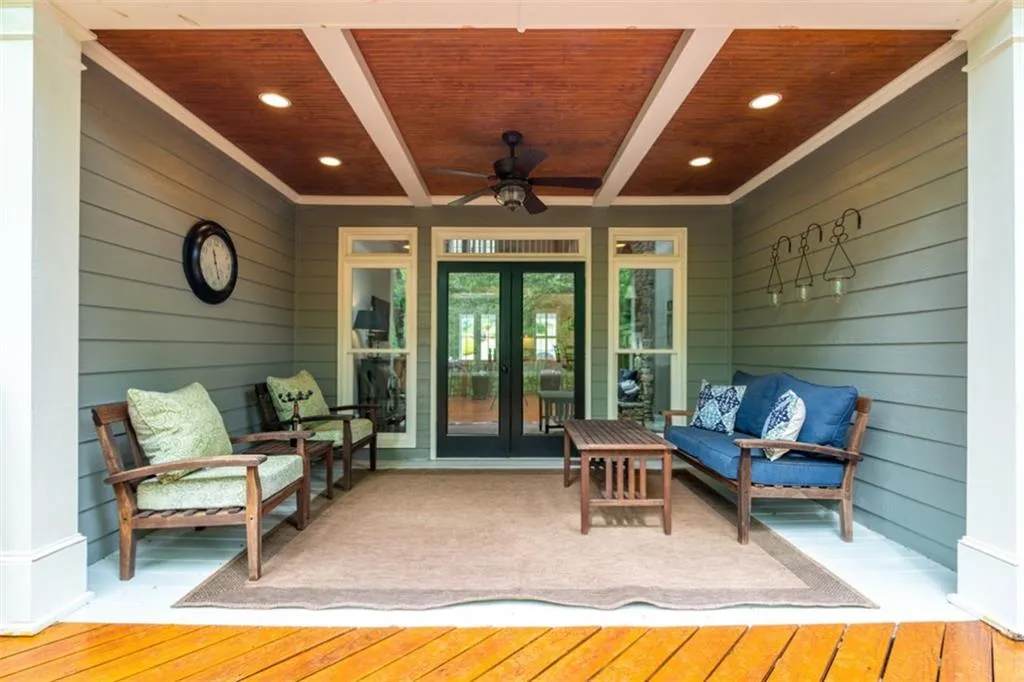 635 Eaton Place, Sandy Springs, Georgia 30350, 5 Bedrooms Bedrooms, ,4 BathroomsBathrooms,Residential,Sold,635 Eaton Place,6875654