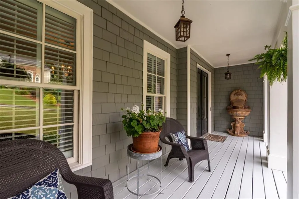 635 Eaton Place, Sandy Springs, Georgia 30350, 5 Bedrooms Bedrooms, ,4 BathroomsBathrooms,Residential,Sold,635 Eaton Place,6875654