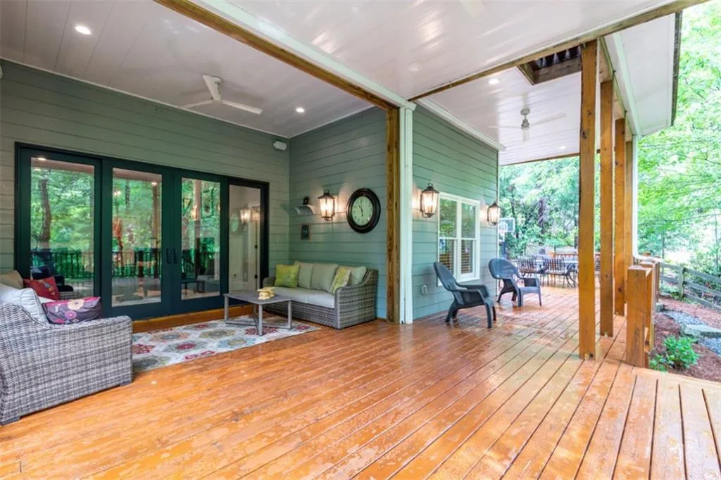 635 Eaton Place, Sandy Springs, Georgia 30350, 5 Bedrooms Bedrooms, ,4 BathroomsBathrooms,Residential,Sold,635 Eaton Place,6875654
